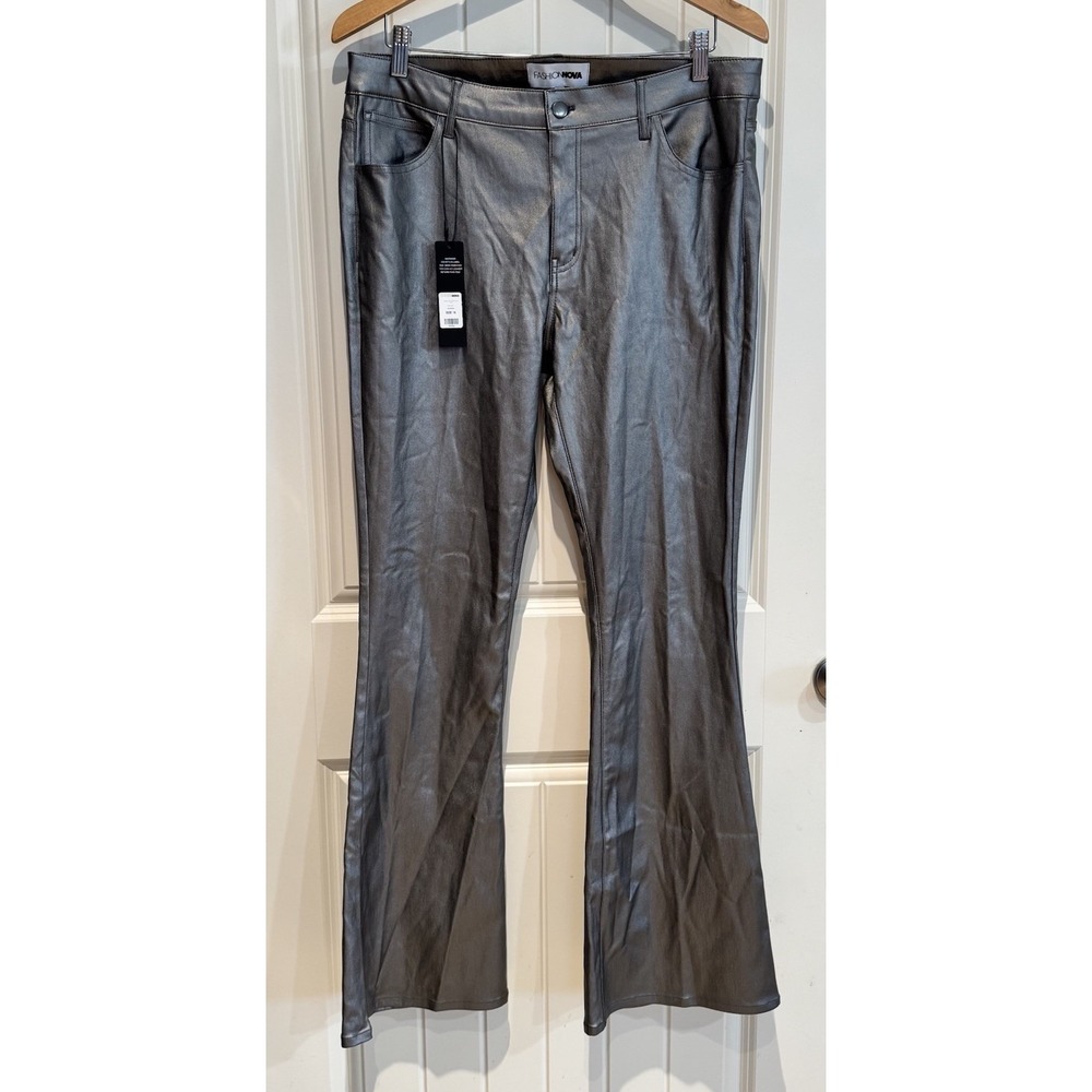 Fashion Nova Women's Metallic Silver Pants Size 1X‎ (XL) NWT